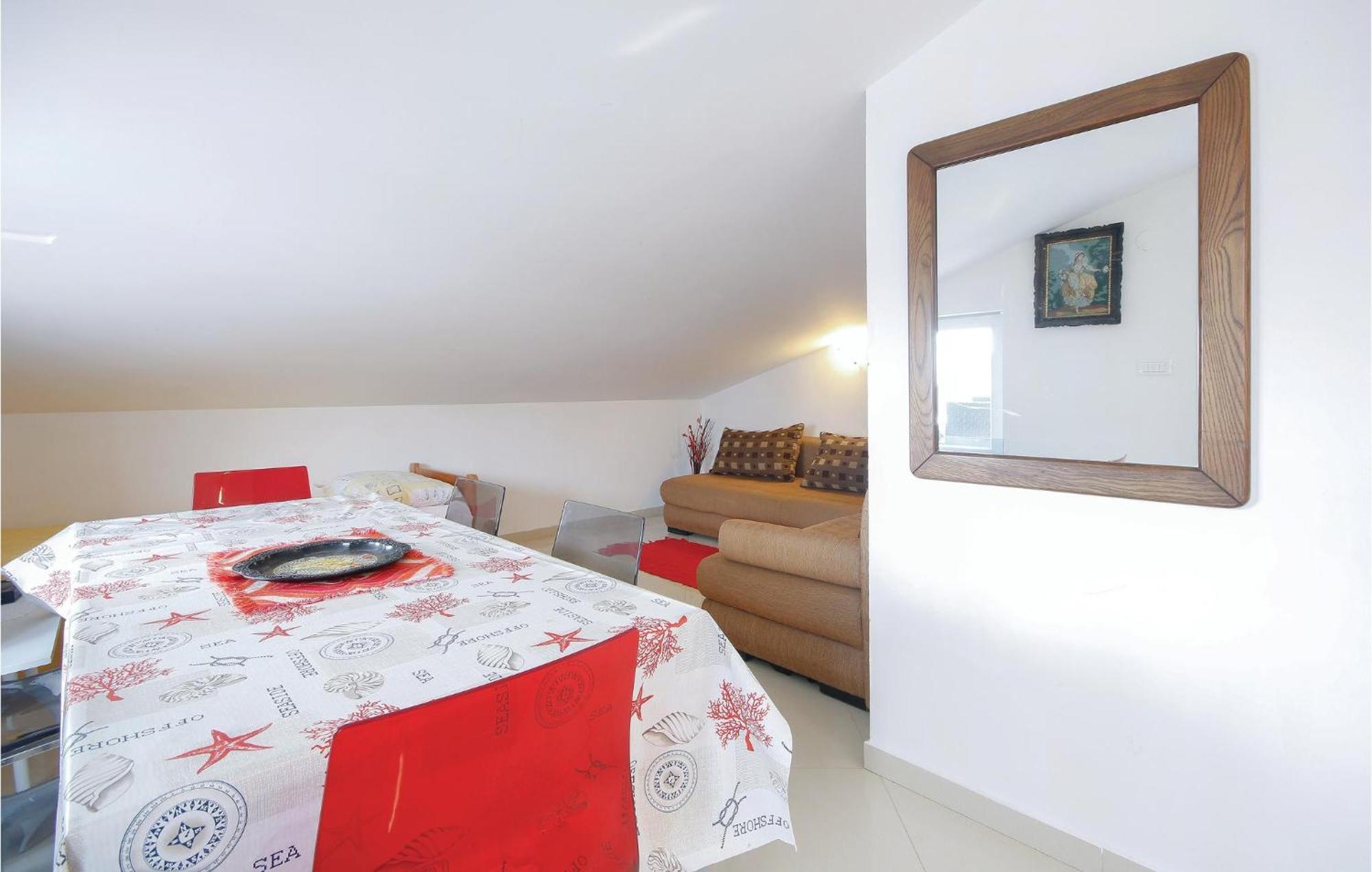 Cozy Apartment In Medulin With Kitchen Екстер'єр фото