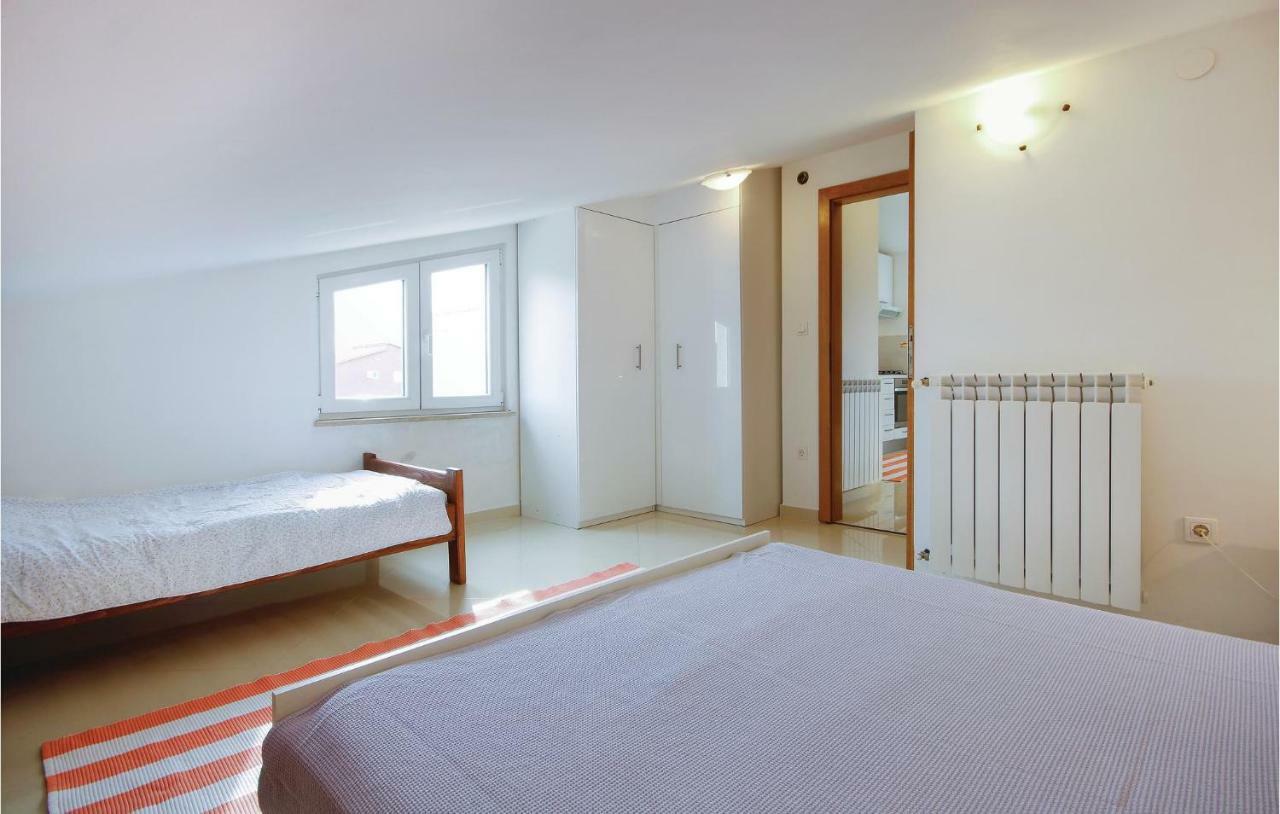 Cozy Apartment In Medulin With Kitchen Екстер'єр фото